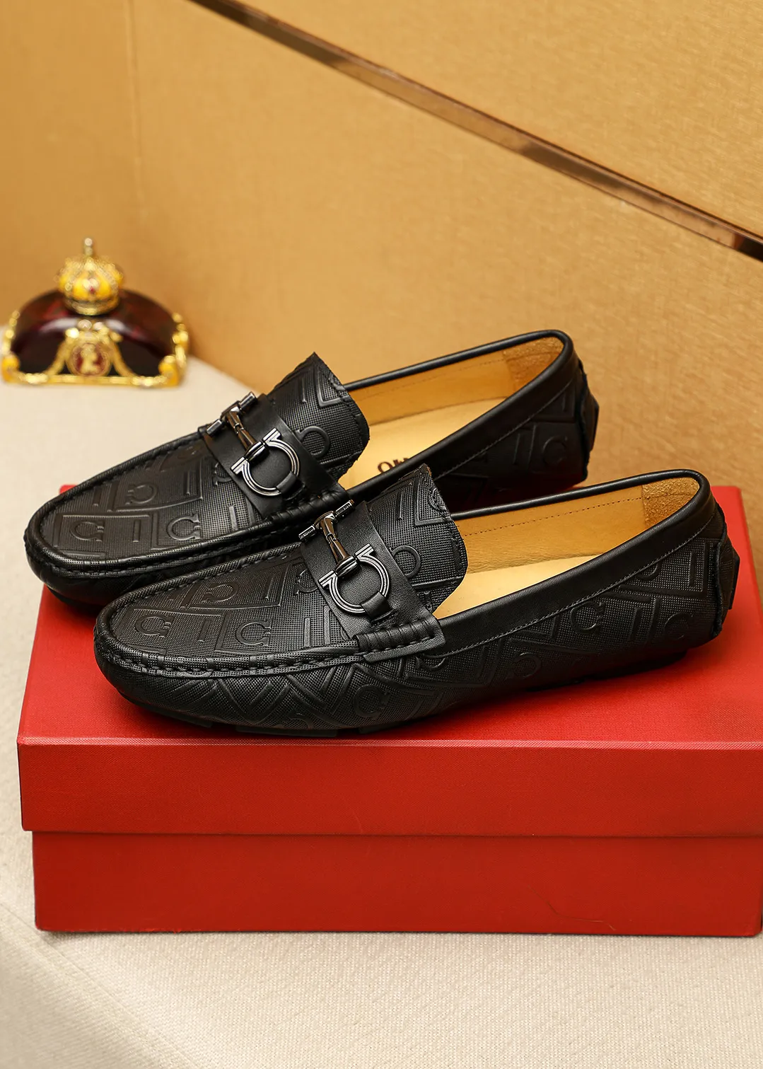 Men's shoes 💰380 💐 Product trademark: Ferragamo "Ferragamo" bean shoes Regular size: 38-44 (45.46.47🉑️Customized) Product materials: Selected imported calfskin embossed upper + classic hardware buckle, imported pig leather lining. Strong three-dimensional visual effect, original outsole color: 1⃣️color optional